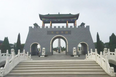 德慈塔陵大门图