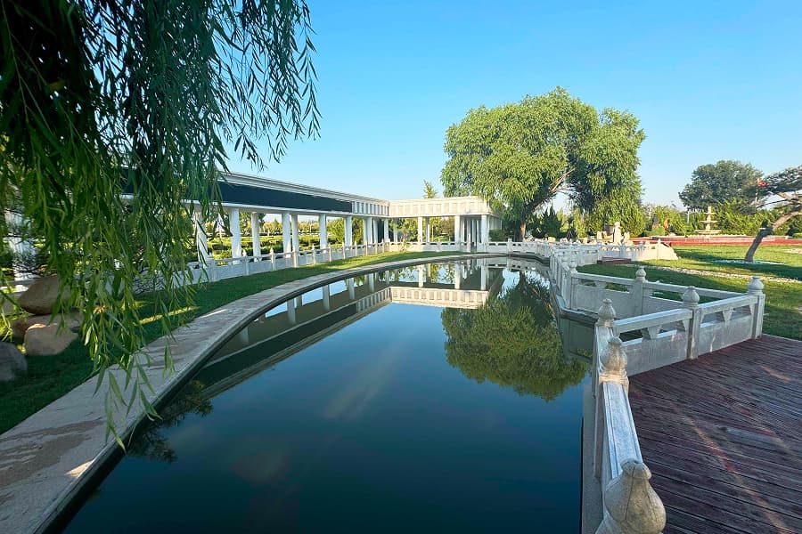 上海市武清区永安公墓园区湖景图