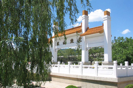 元宝山庄生命纪念园大门图